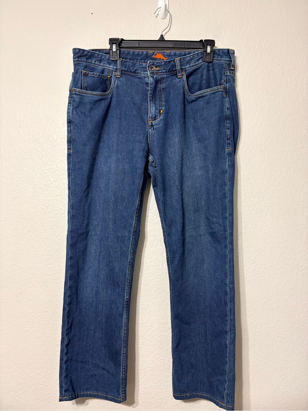 Tommy Bahama Classic Men's Straight-Leg Jeans in Mid Wash Blue Soft Stretchy 36